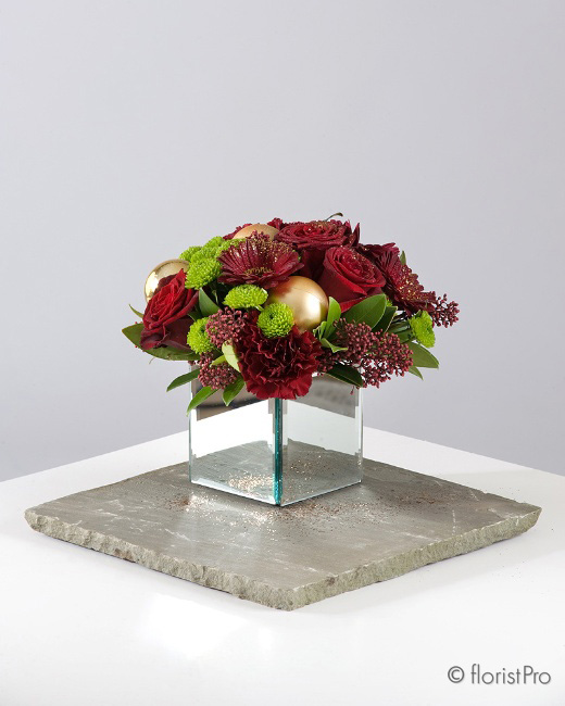 Christmas, festive, red, gold, table, arrangement, flowers, florist, Gravesend, delivery 