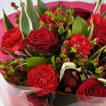 luxury, red, rose, carnation, hypericum berry, handtie, bouquet,